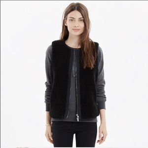 Madewell sherpa faux fur black zipper vest B2277
